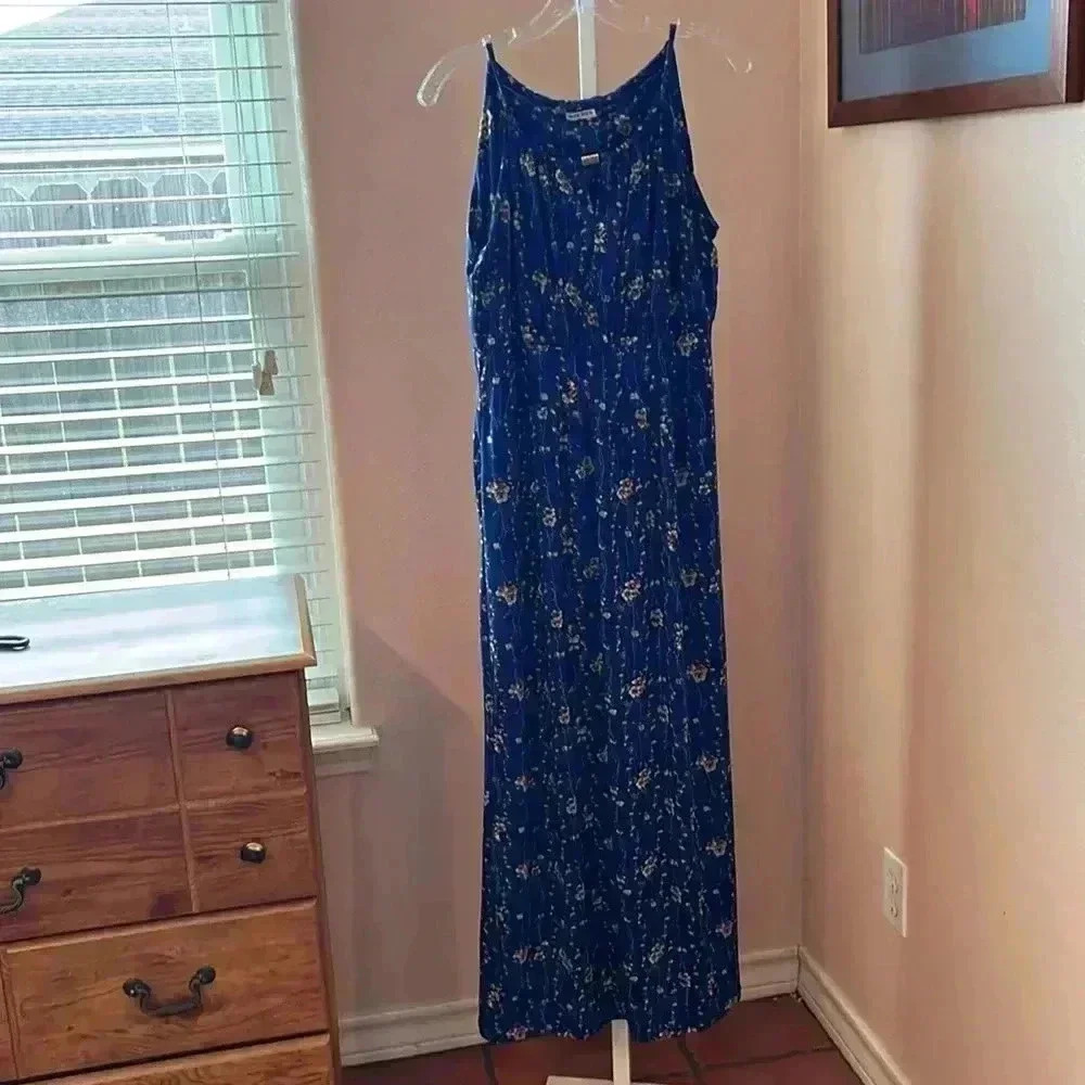 Raya Sun navy with tan flowers long dress’s pit to pit 24” stretches to 27”
